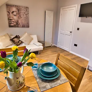 Apartment Modern & Cosy In The Heart Of The Historic Old Town Of Aberdeen, Free Wifi, Free Parking